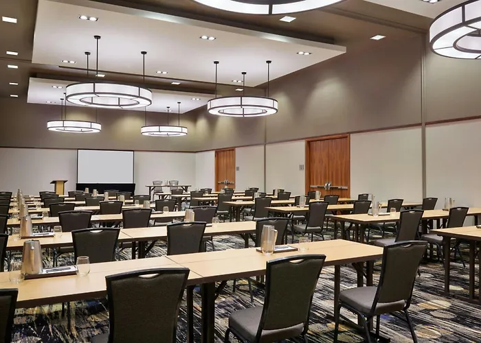 Courtyard By Marriott Calgary Airport