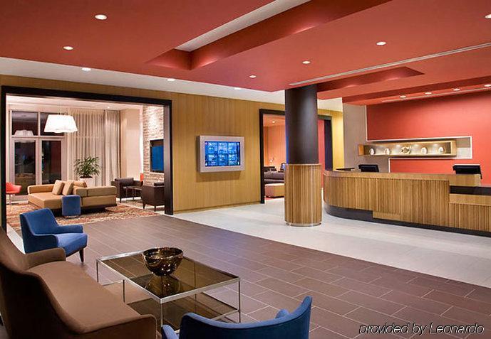 Hotel Courtyard By Marriott Airport