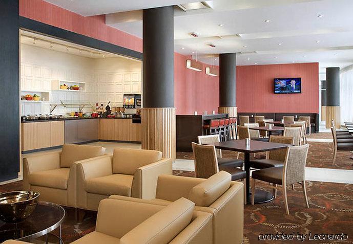 Hotel Courtyard By Marriott Airport
