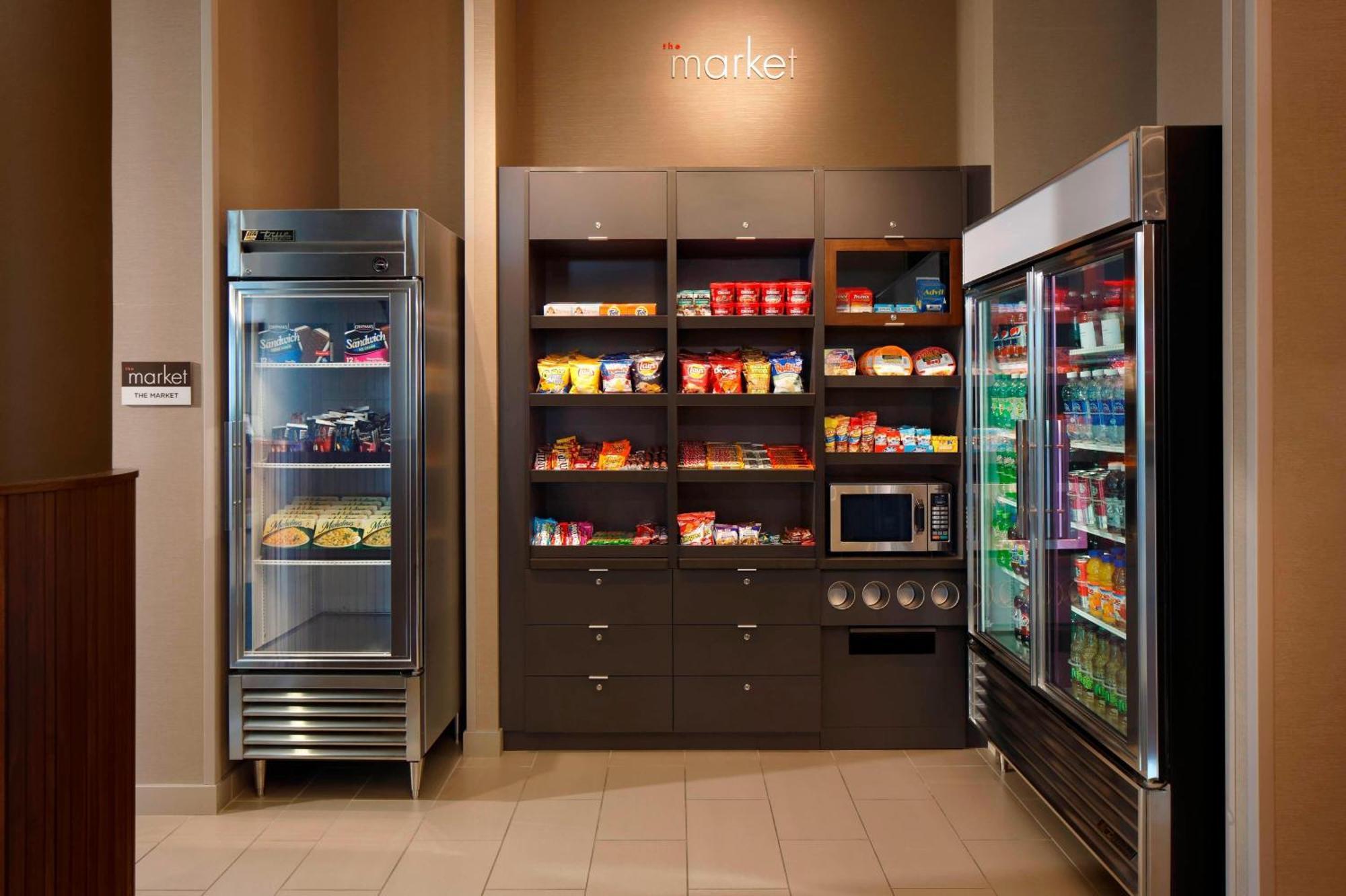 Hotel Courtyard By Marriott Airport