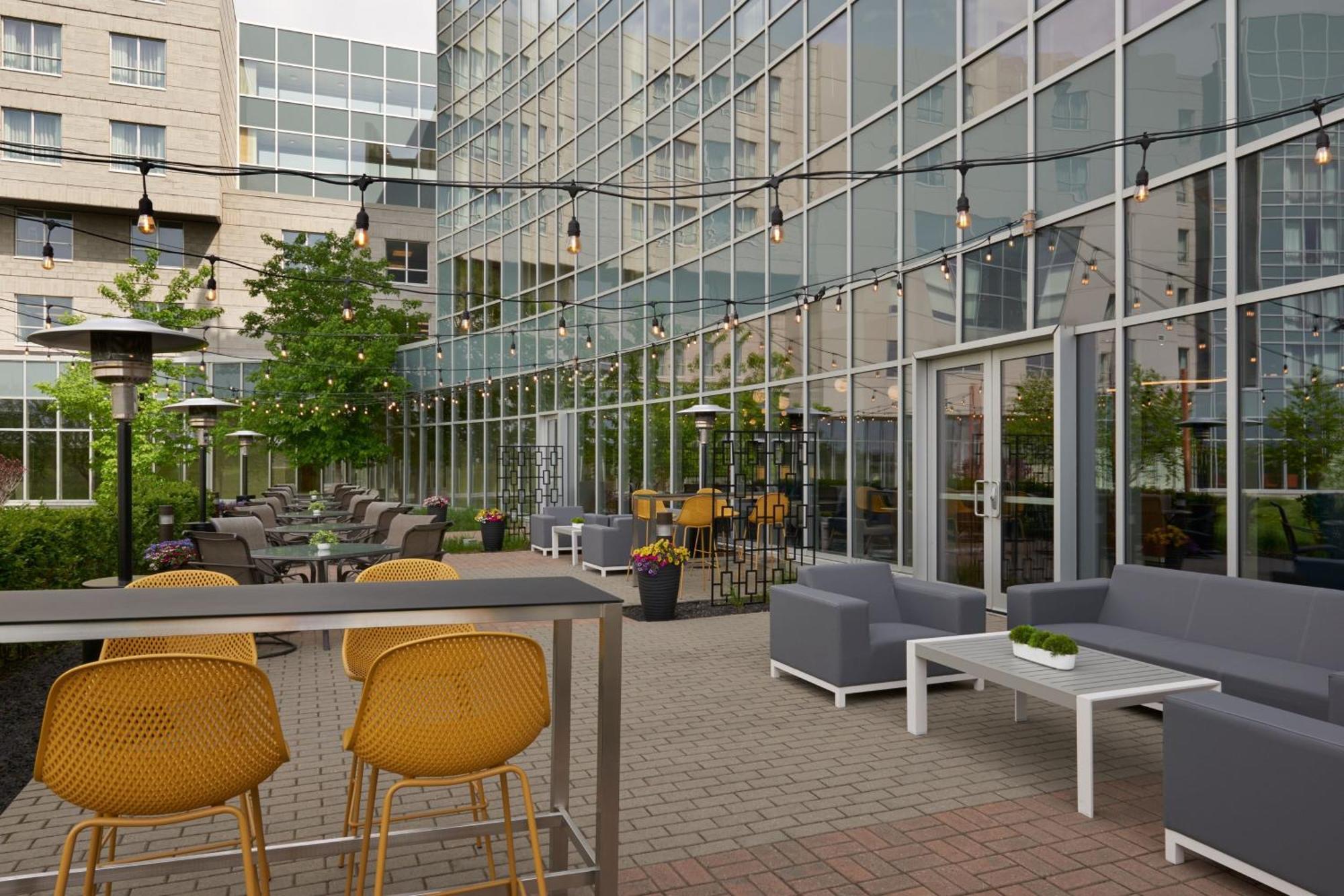 Hotel Courtyard By Marriott Airport 4*