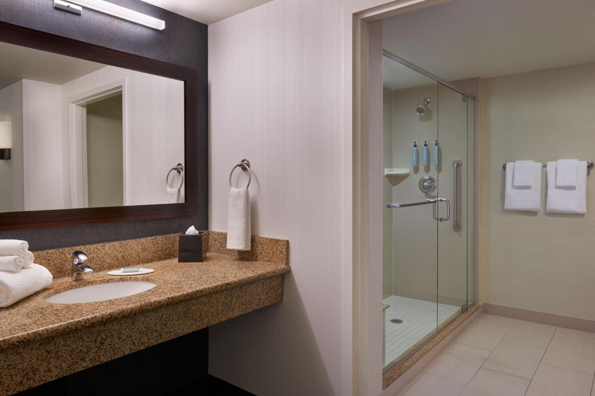 Courtyard By Marriott Airport 4*