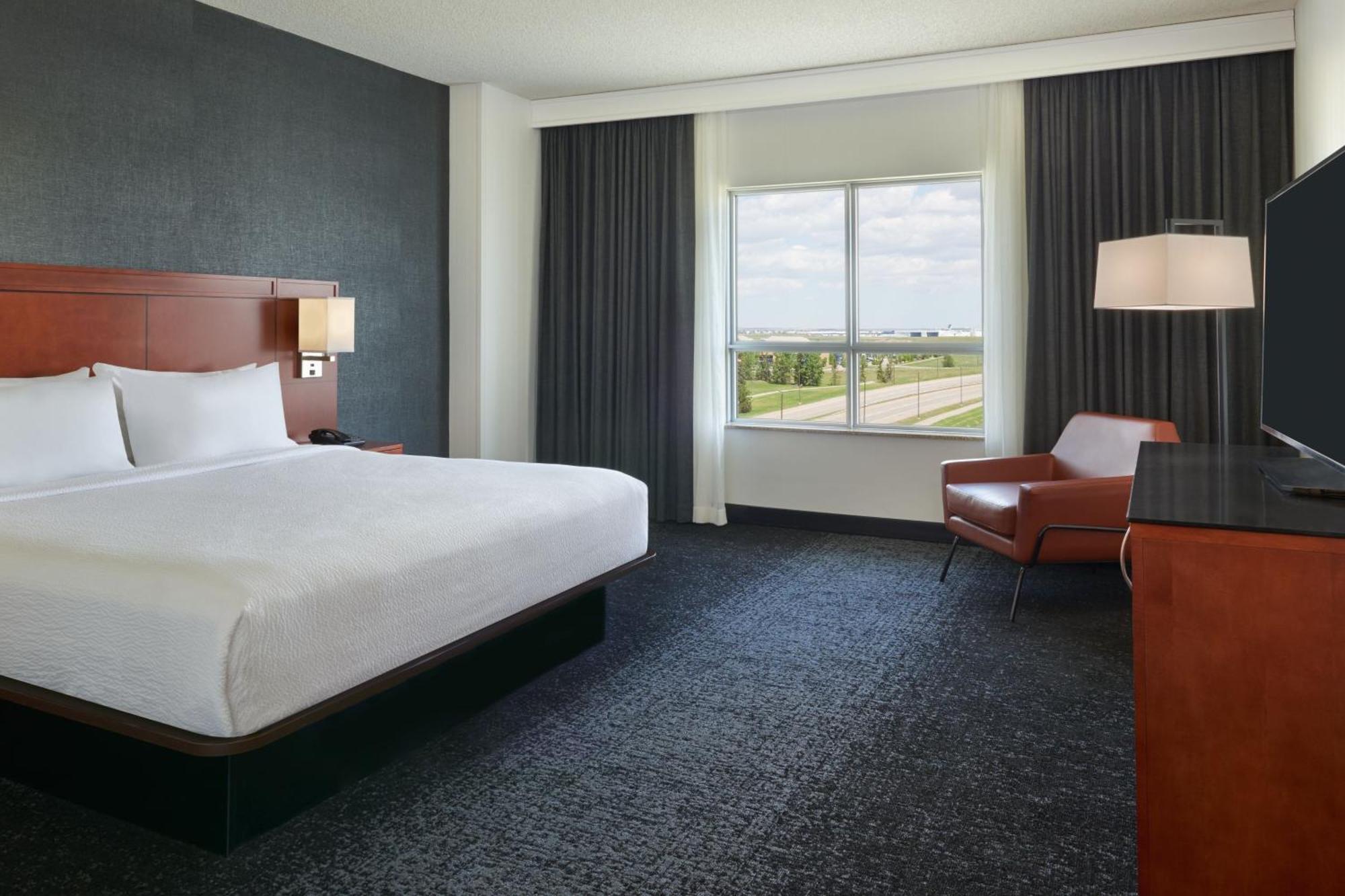 Hotel Courtyard By Marriott Airport 4*
