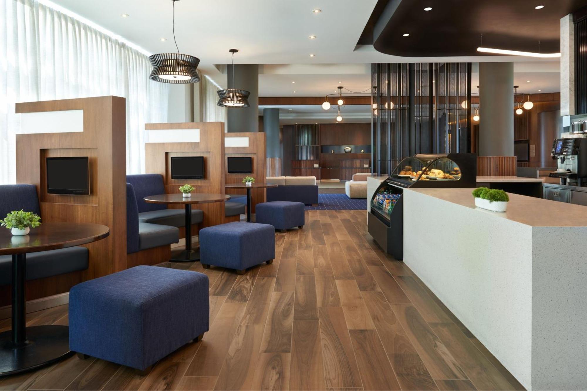 Courtyard By Marriott Airport 4*