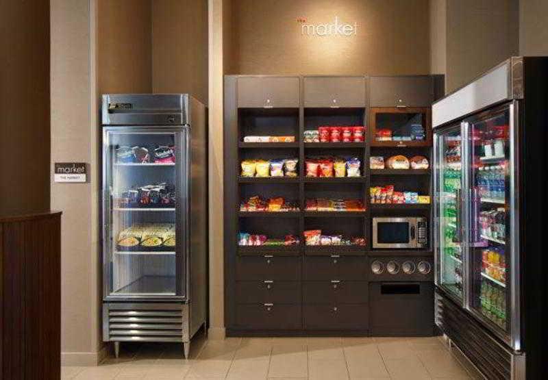 Courtyard By Marriott Airport Hotel